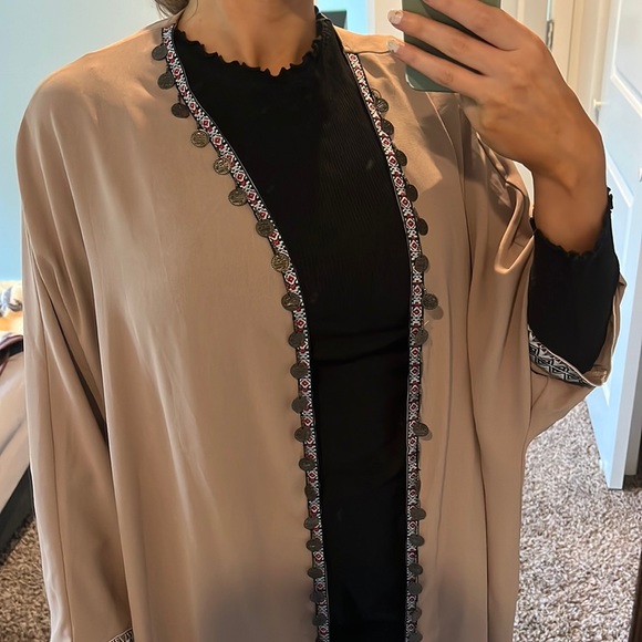 Beautiful Mauve Abaya with detailed trim - Picture 1 of 3